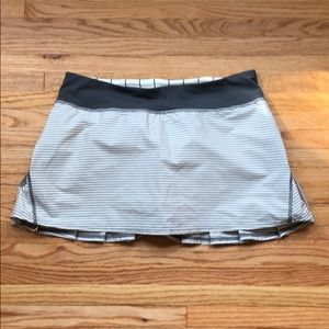 Lululemon skort cream/grey stripes, sz 8